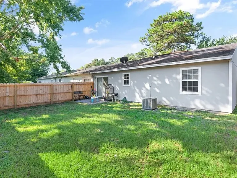 540 Chateau Cir — Photo 4