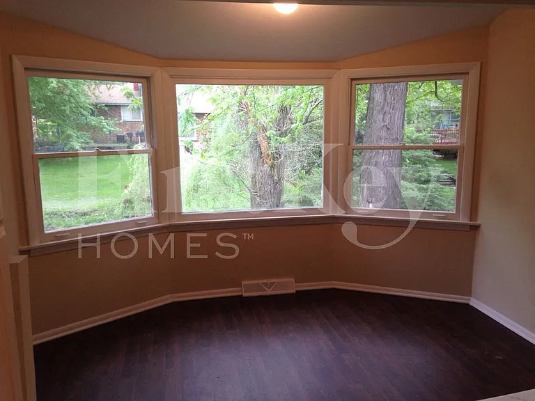 817 Rose Ln — Photo 12