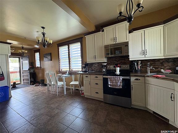 3rd image of 138 First AVENUE N