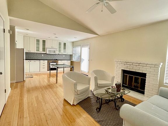 4th image of 323 W Thomson Ave