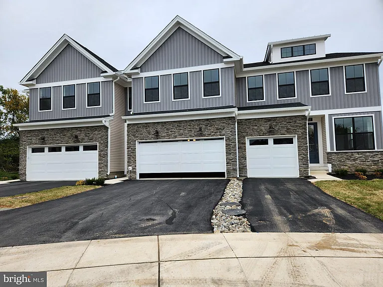 821 Bayberry Ct #821 — Photo 3