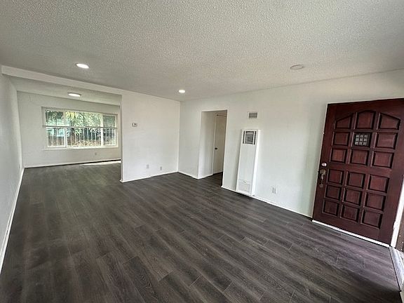 4th image of 911 Sheridan St