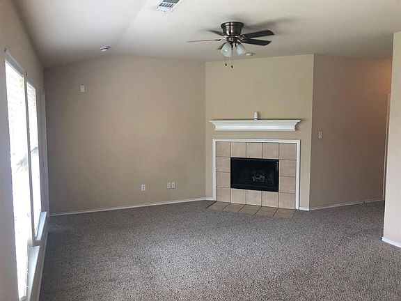 3rd image of 1417 Carrigan Ln