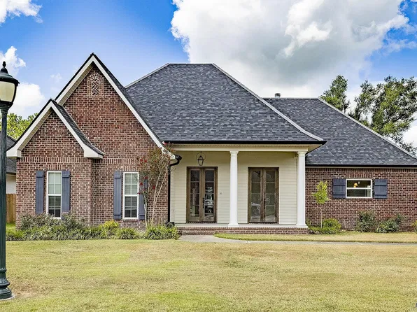2902 Quiet Oak Pl, Schriever, LA 70395