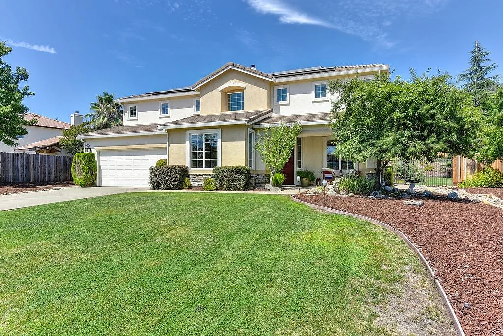 2131 Summer Dr photo 1