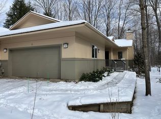 12055 S Woodwinds Cir APT 13, Traverse City, MI 49684