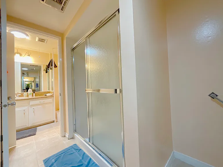 221C Avenida Majorca #C — Photo 2