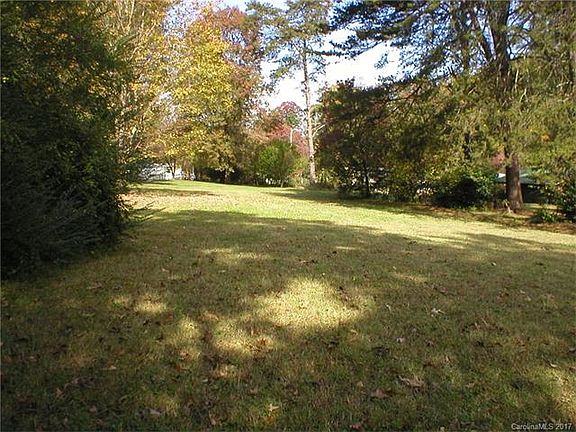 3rd image of 1680 Wedgedale Ave