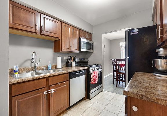 5th image of 4022 Oxford Ct