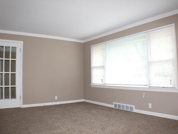 5th image of 10090 Dwight Dr