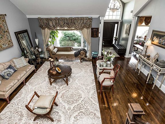 4th image of 79 Forsythia Ln