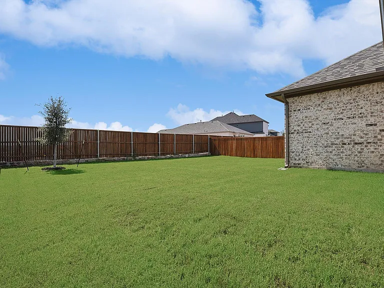 509 Amenduni Ln — Photo 31