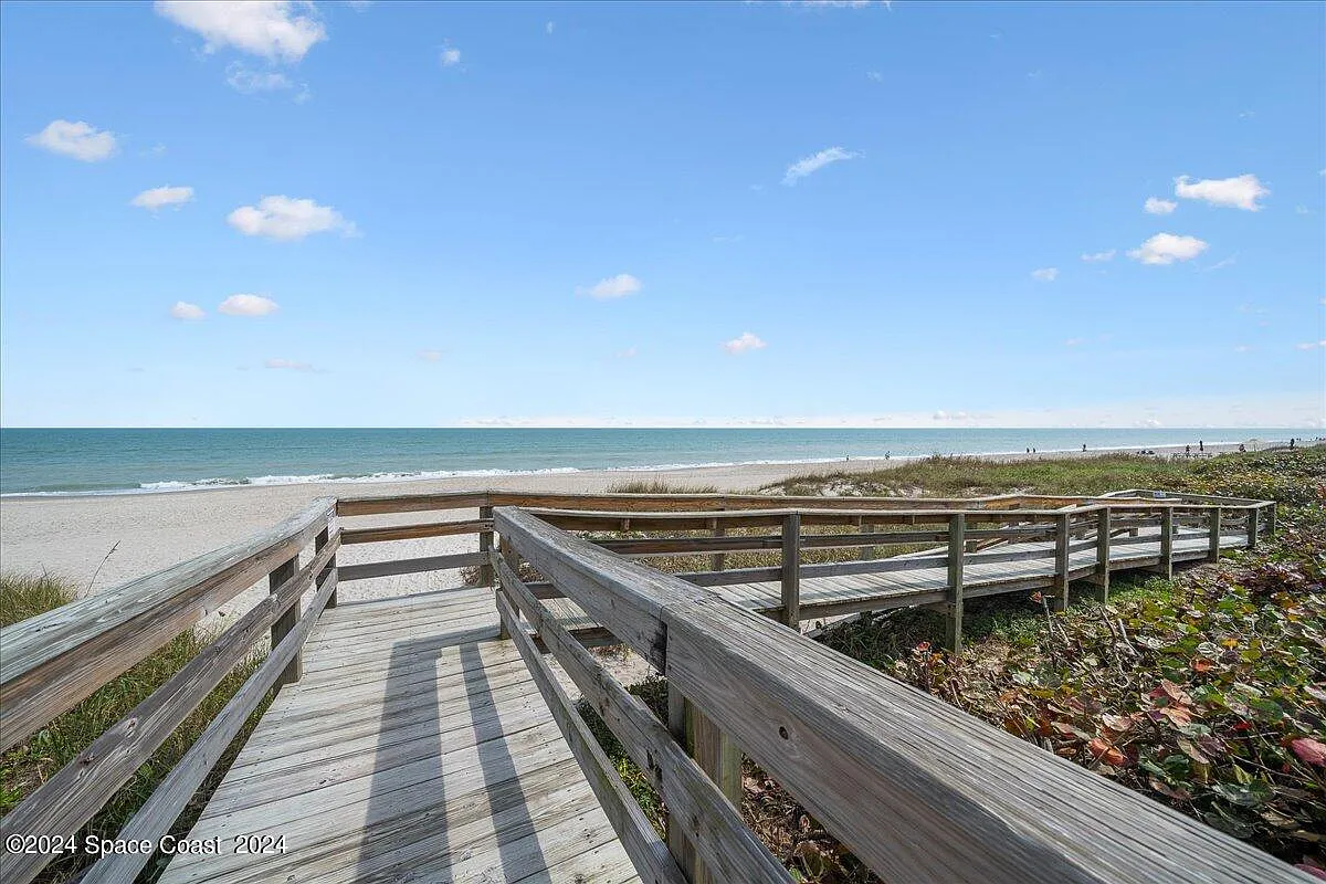 2 bed, 1350 sqft, $3,100 — Photo 2