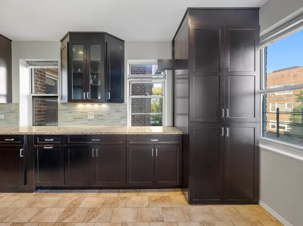 3750 Hudson Manor Terrace image 9 of 27