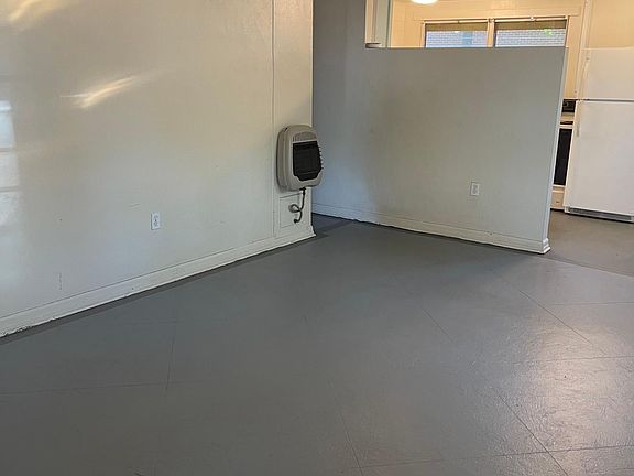 3rd image of 33 Alder Ave SE APT B