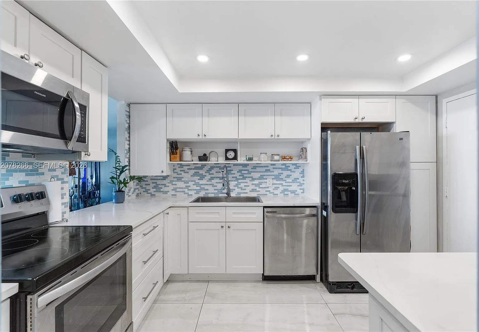 Buckley Towers Condo - Ea — Photo 2