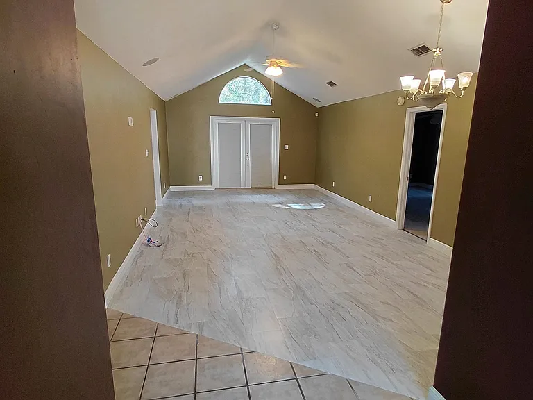 1810 Newman Ln — Photo 2