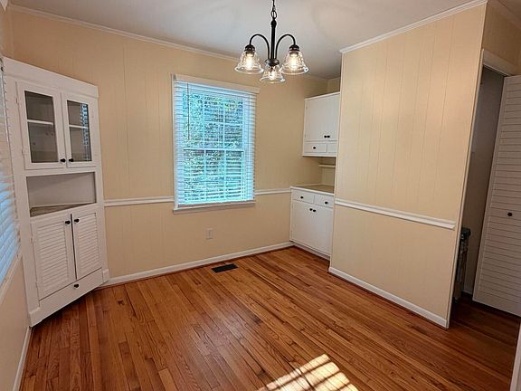 3rd image of 680 N Bennett St