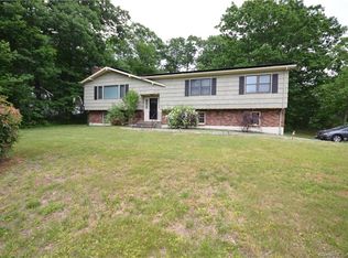 120 Princeton Dr, Shelton, CT 06484