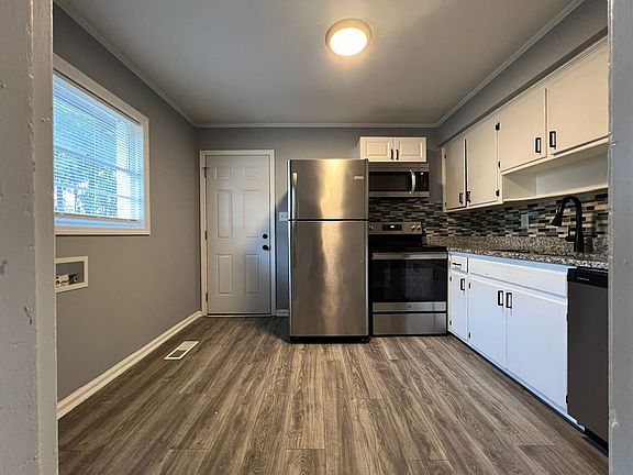 3rd image of 2903 Skyline Rd