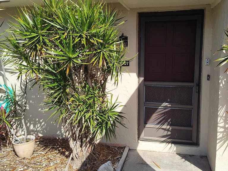 2161 Pueblo Cir #V-16 — Photo 12