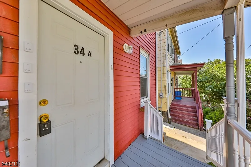 1 bed, 1.0 bath, $1,650 — Photo 2