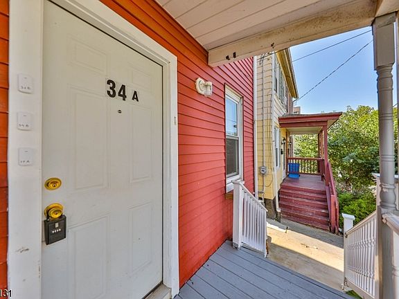 2nd image of 34B Bennett St