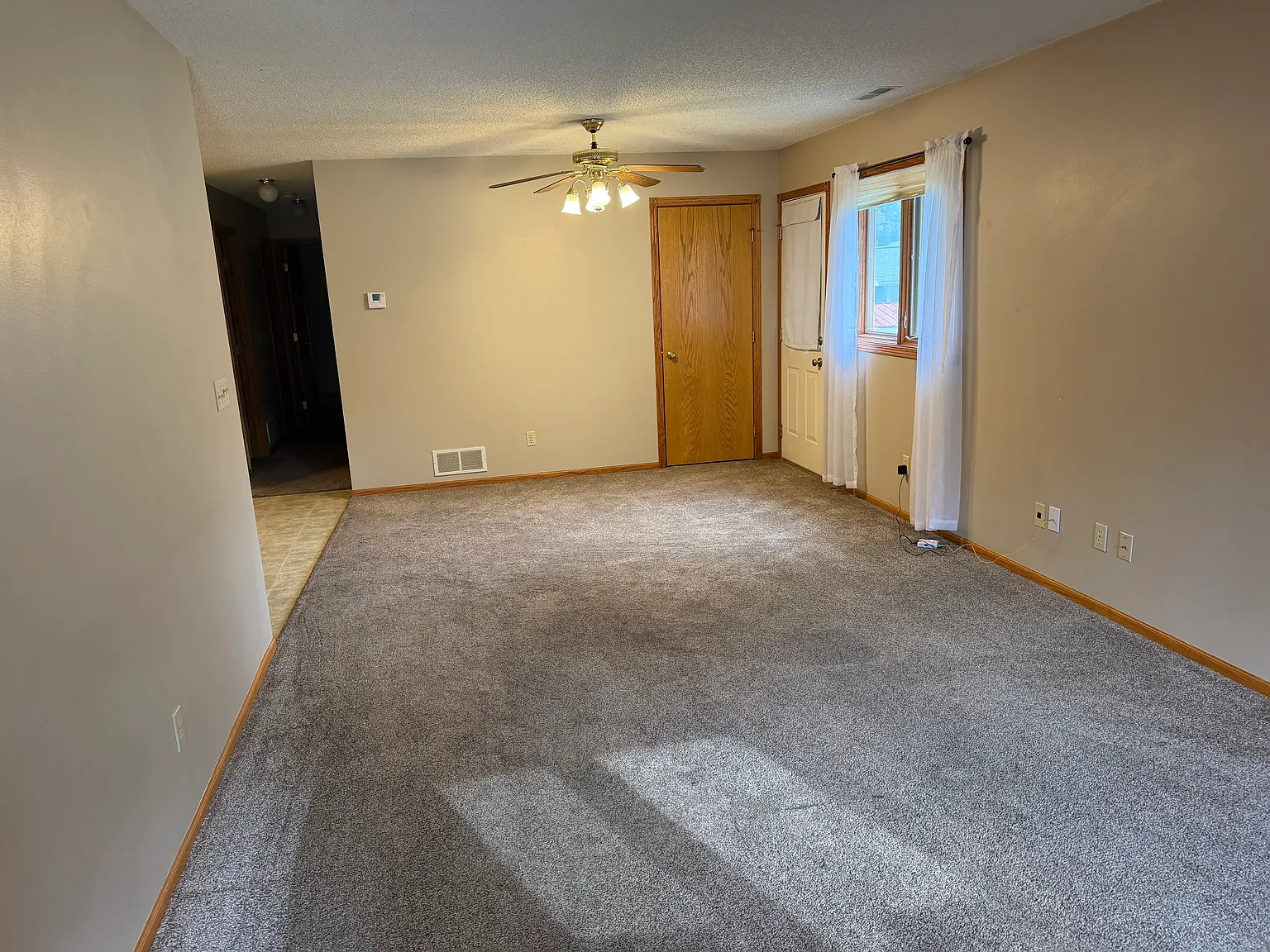 2 bed, 956 sqft, $1,375 — Photo 3
