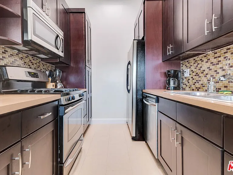 4411 Irvine Ave — Photo 15