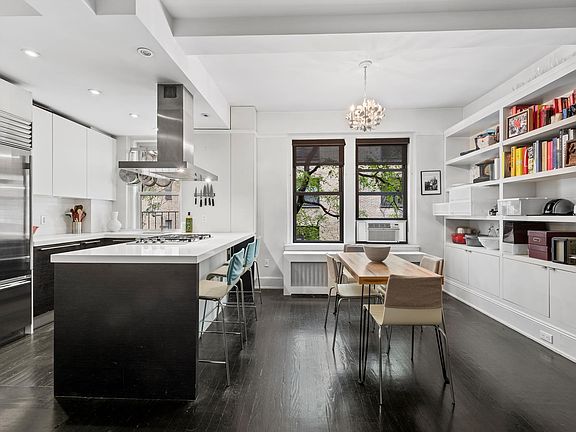 3rd image of 425 E 51st St APT 2E
