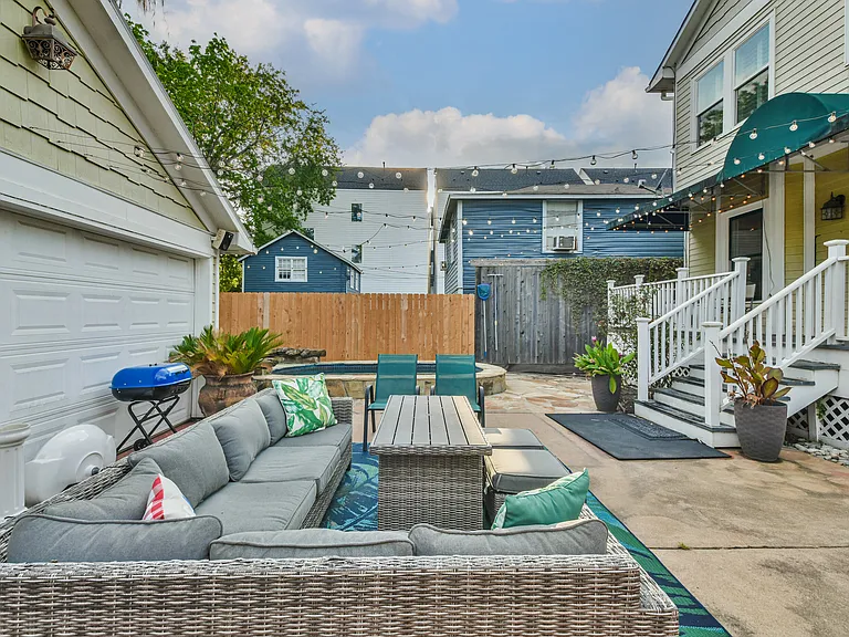 1116 W 16th St — Photo 33
