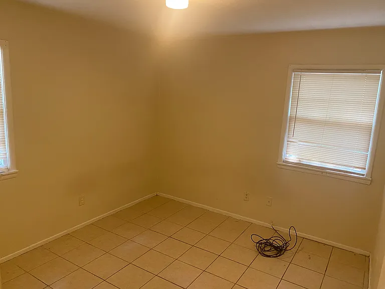 4655 Poinciana Dr — Photo 19