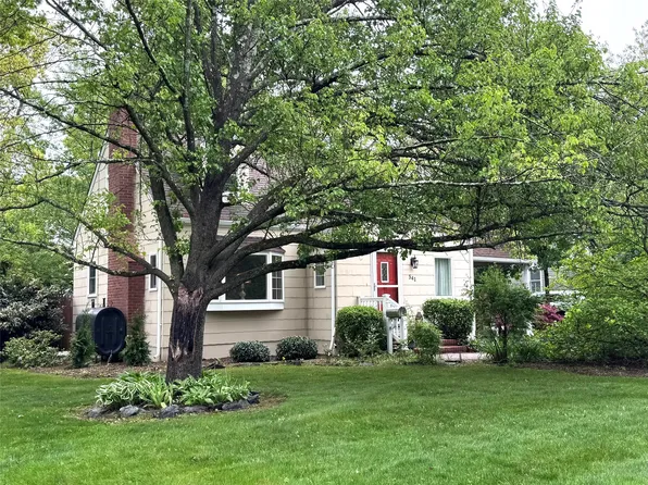 541 Peters Boulevard, Brightwaters, NY 11718