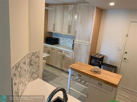 3rd image of 4010 Galt Ocean Dr APT 211