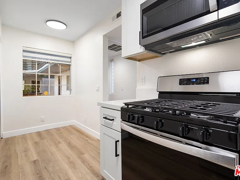 535 W 4th St #110 — Photo 56