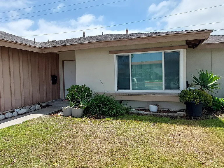 Orangewood Ave — Photo 1