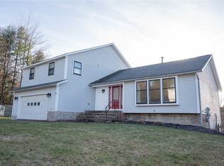 5001 Phaeton Ln, Syracuse, NY 13215