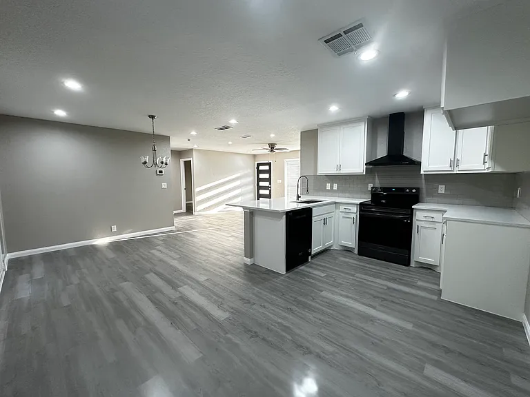 8426 Glen Ct — Photo 16