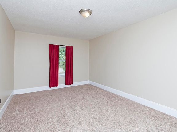 4th image of 305 Robert Dale Dr