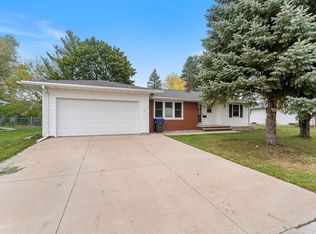 520 Quarry Ln, Neenah, WI 54956