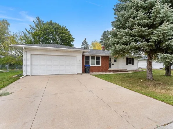 520 Quarry Ln, Neenah, WI 54956