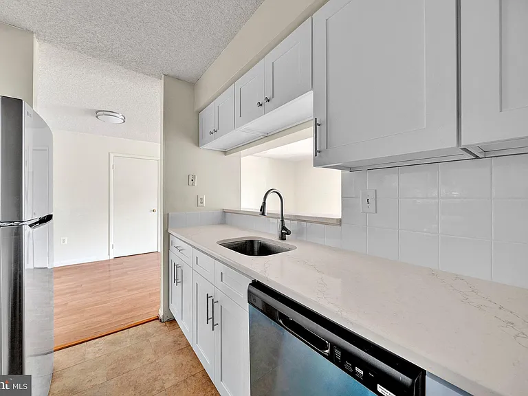 601 Ravens Crest Dr — Photo 6