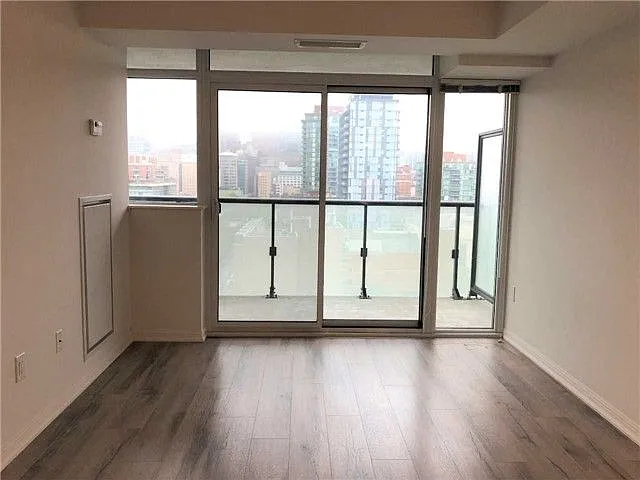 400 Adelaide St E #2202 — Photo 7