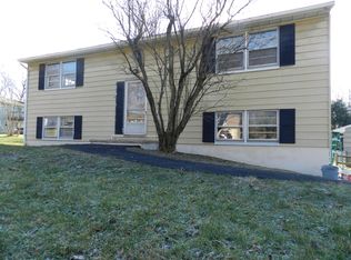 35 Crescent Dr, Lake Hopatcong, NJ 07849