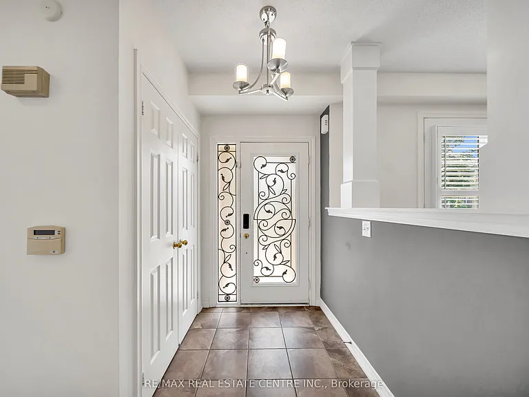 4215 Cole Cres — Photo 11