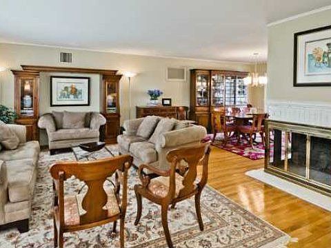 4th image of 121 Queens Ct