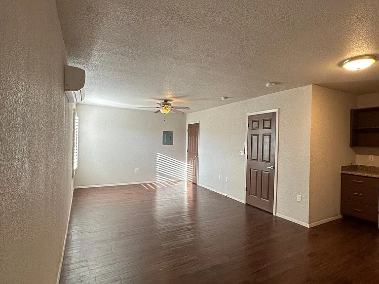 4301 E Missouri Ave — Photo 12