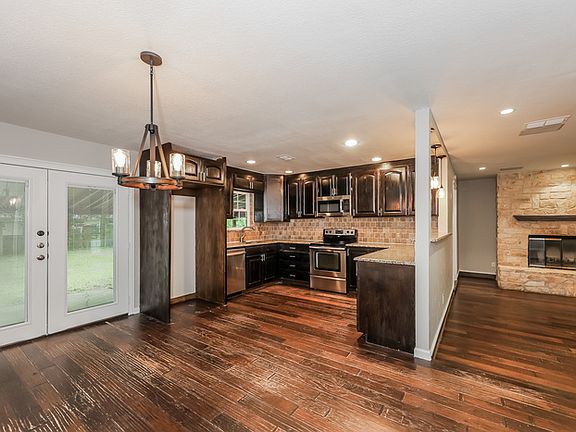 5th image of 224 NE Michael Dr