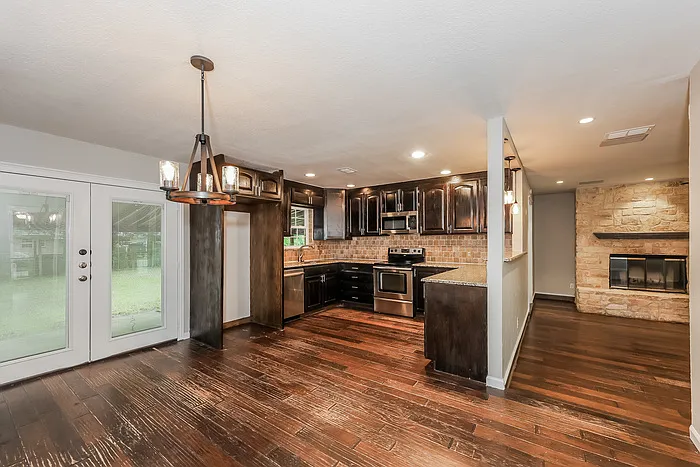 224 NE Michael Dr — Photo 5