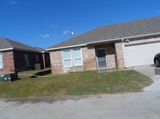 1208 Country Club Rd #G-H, Cleburne, TX 76033